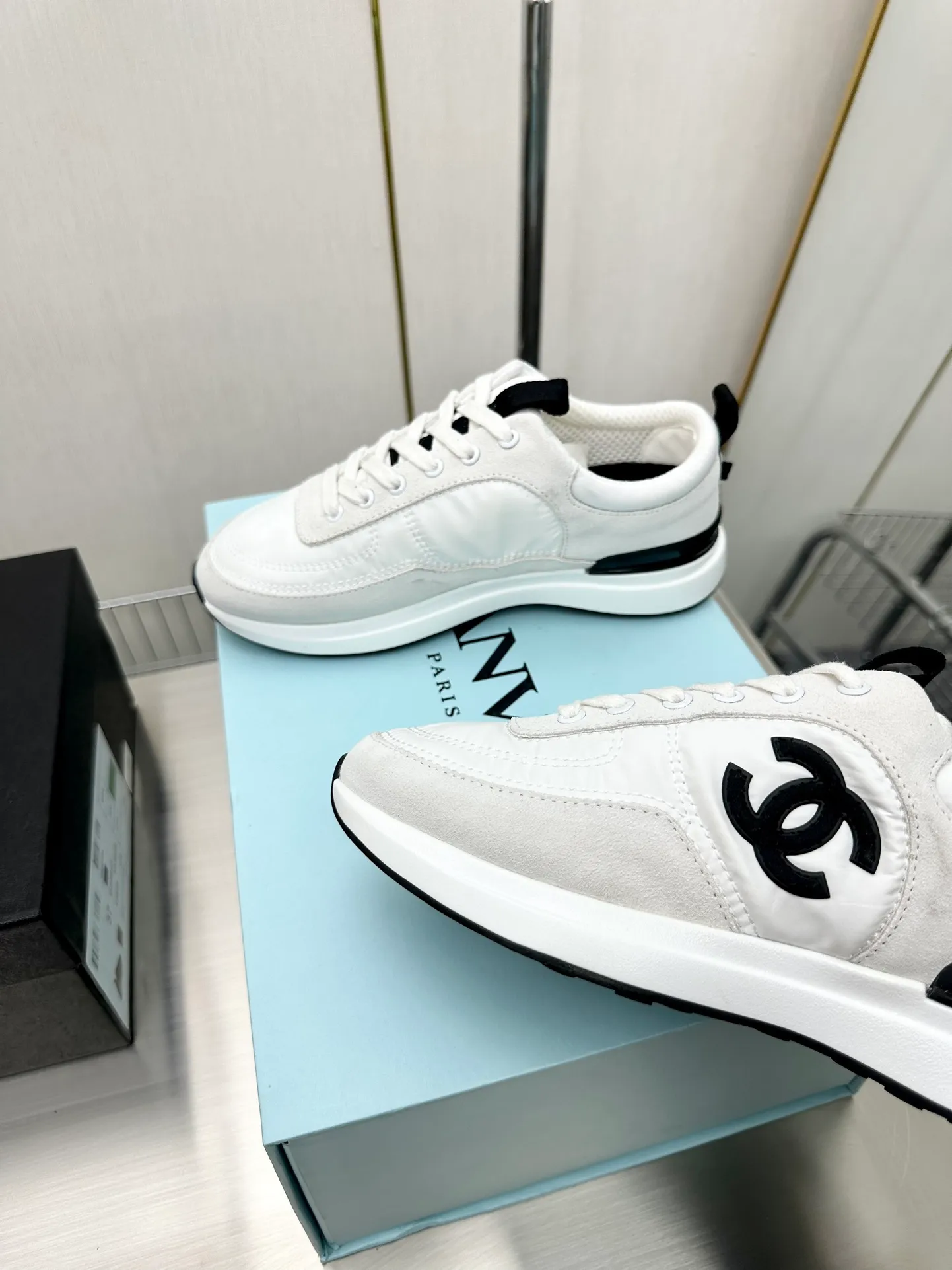 👟👟Ex-factory price 520 🌈🌈 Women's shoes Women's clothing CHANEL Chanel thick-soled panda sneakers Panda biscuit shoes Chanel 2023ss hot panda shoes🐼Colorful thick-soled casual sports shoes sneakers Counter synchronization The counter is very popular Very difficult to buy a shoe The most popular thick-soled panda shoes on the Internet It is conceivable that Xiaoxiang control cannot miss it Simple and versatile white shoes that coexist with good looks and comfort. Thick soles increase height and are super versatile. You can wear them with your eyes closed😍Whoever wears them will look better. Upper: calfskin. Lining: imported sheepskin lining. Outsole: T👟👟Ex-factory price. Original outsole. Size: 35-40 (41 42 customized.